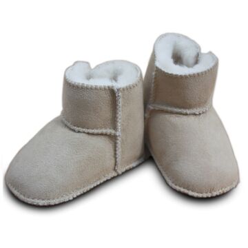 Baby lambskin shoes with velcro closure - sand
