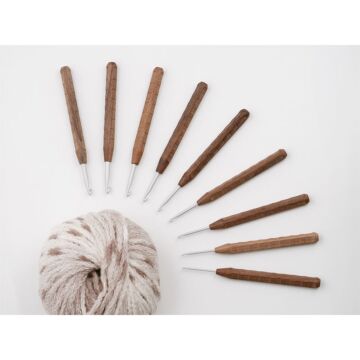 addiNature Walnut wool crochet hook Novel